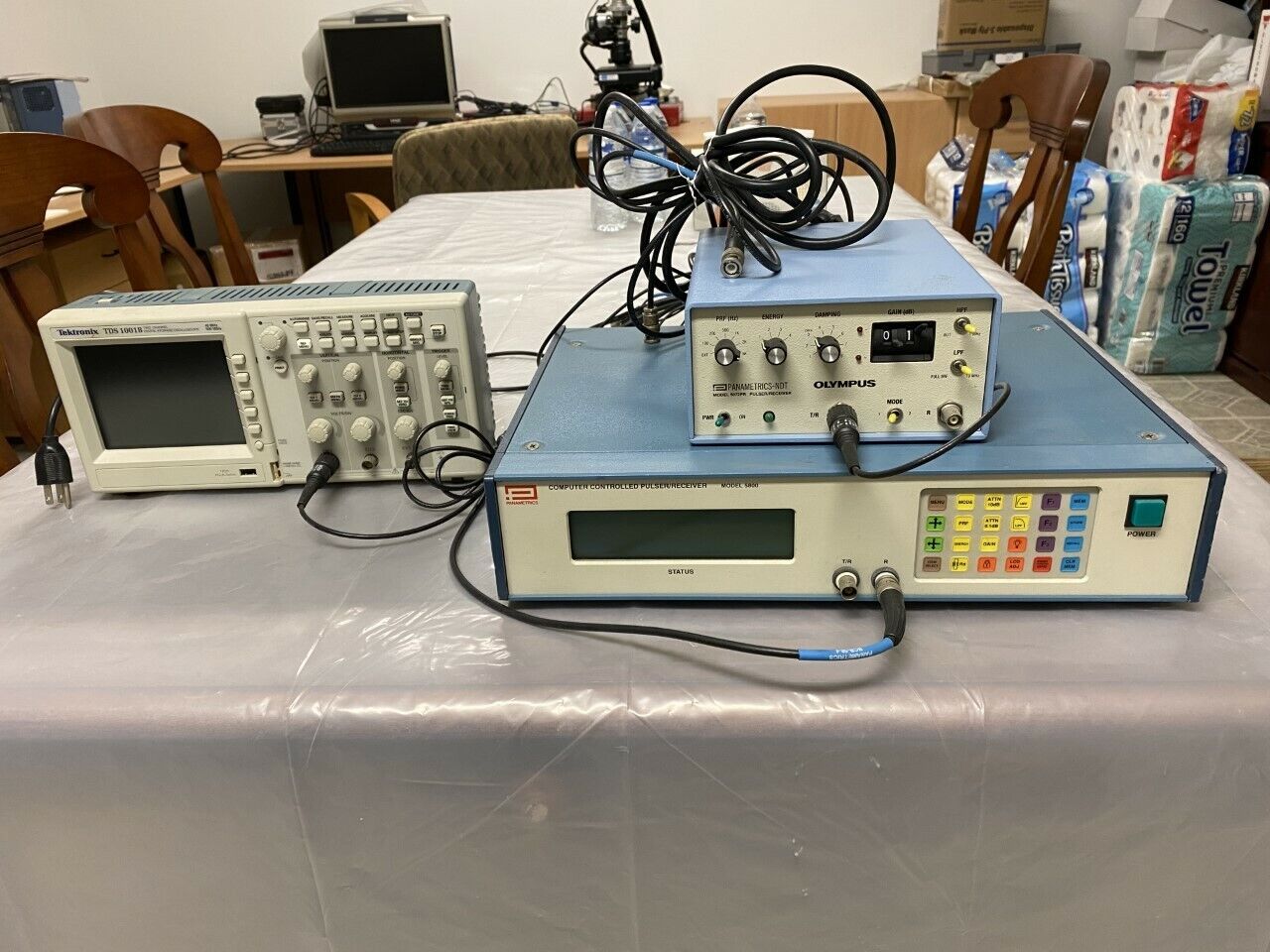 Tektronix TDS 1001B, Two Channel Digital Storage Tektronix TDS 1001B, Two Channel Digital Storage
