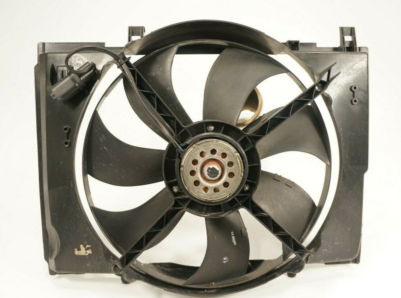 2004-2008 chrysler crossfire 3.2 v6 m112 engine radiator cooling fan shroud