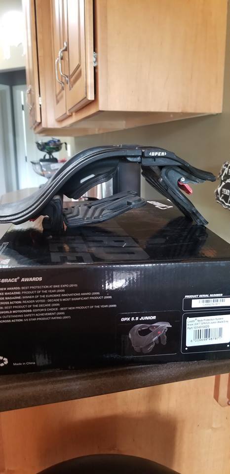 LEATT NECK BRACE 5.5 GPX JUNIOR