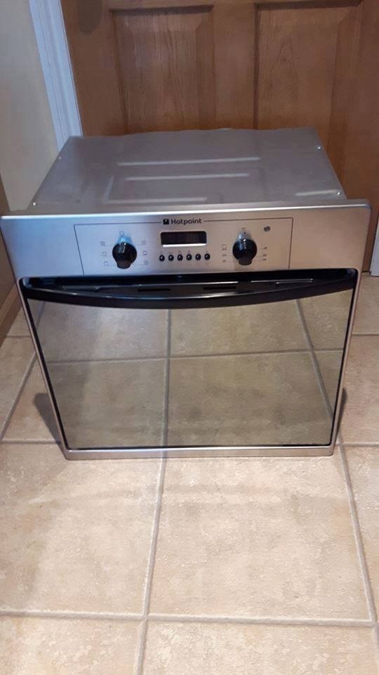 Built In Hotpoint Oven With Grill Feature & Digital Display VGC in