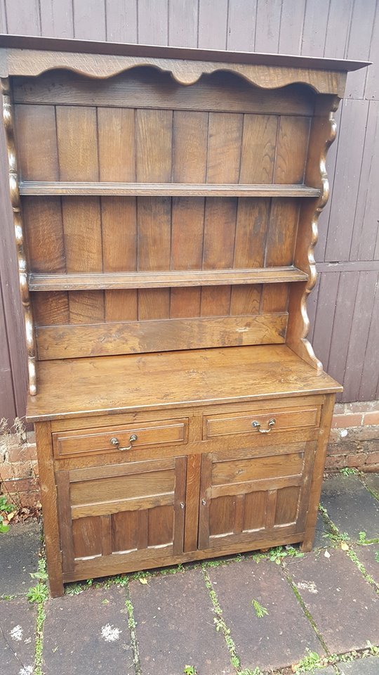 Stunning Vintage Welsh dresser in excellent original condition in