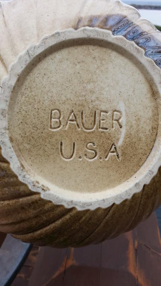 RARE BEAUTIFUL FAWN COLOR BAUER  BOWL MADE IN USA - Signed 8.5 x 8 INCHES