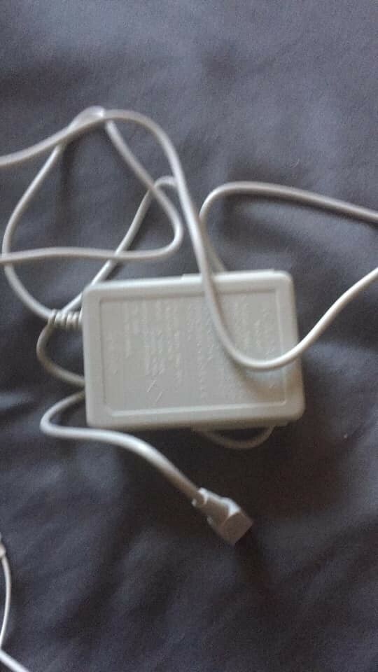 Nintendo DSi XL Black with charger top screen not working