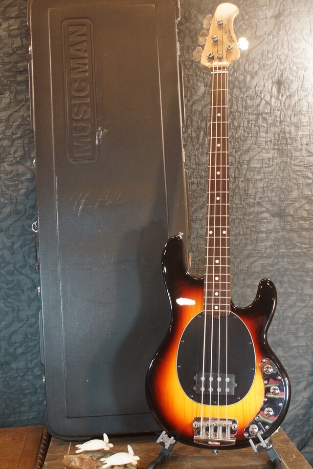 ベース rip 1/2 Musicman USA StingRay 1999 ベース rip 1/2 Musicman USA StingRay 1999 1999 Ernie Ball
