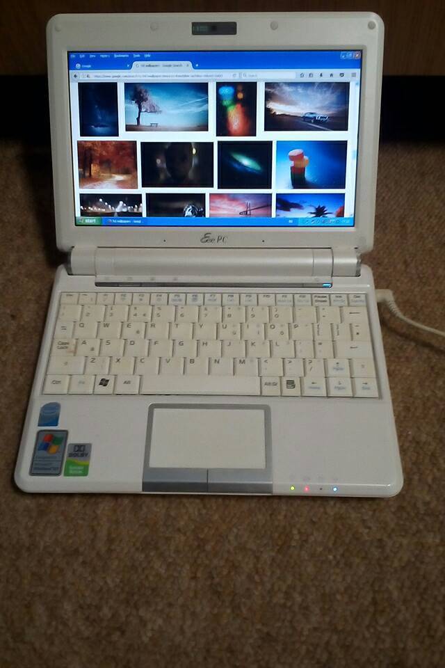 Eee pc 901 small white laptop. Windows xp 1GB of ram 12GB SSD. With
