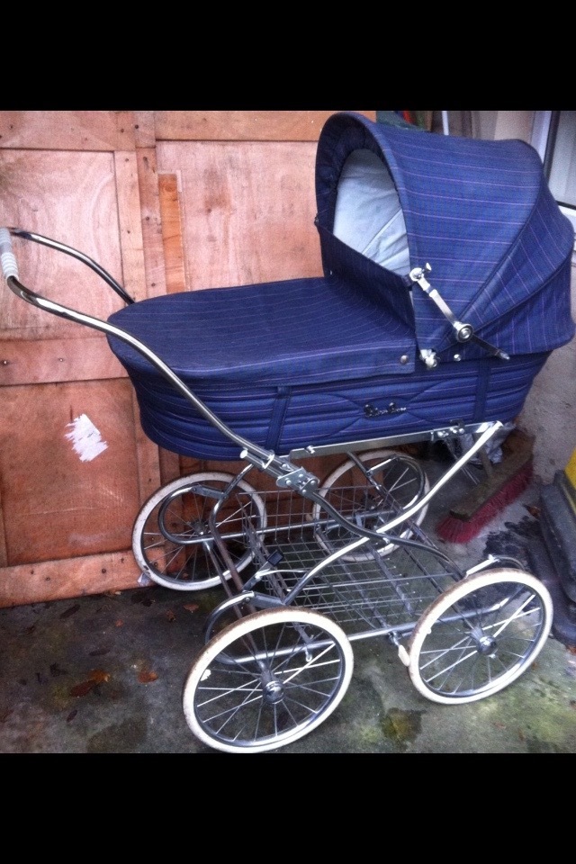 Vintage silver cross pram 1990s folding chassis for easy transport