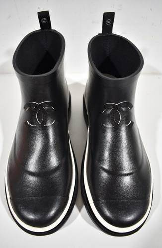 Pre-owned Chanel 23a Black White Caoutchouc Rubber Cc Logo Low Top Short Rain Boots 40