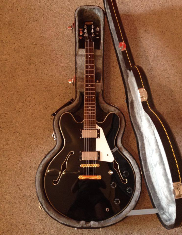 Stagg 335 SemiHollow Electric Guitar (and fitted case) in North