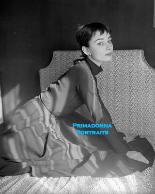 Cecil Beaton撮影 Audrey Hepburn AUDREY HEPBURN 8X10 Lab Photo RARE CANDID Personal Portrait