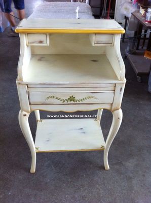 COMODINO  CREDENZINA PORTA TELEFONO  LACCATO DECORATO DIPINTO A MANO