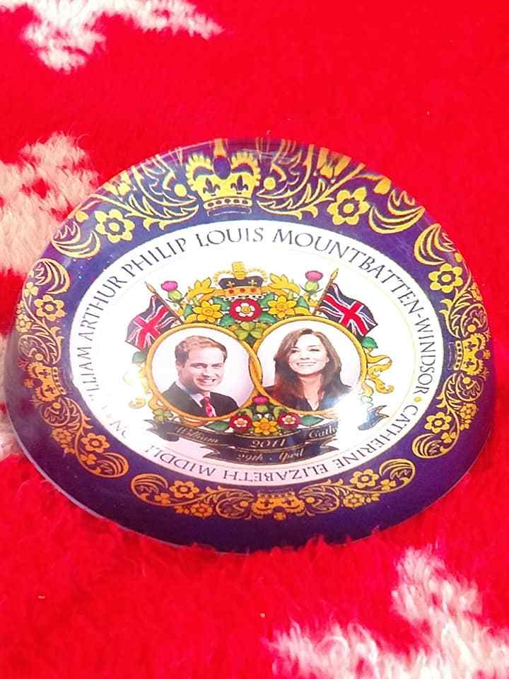 Beautiful Commemorative William and Catherine Wedding Paperweight by Royal Crest