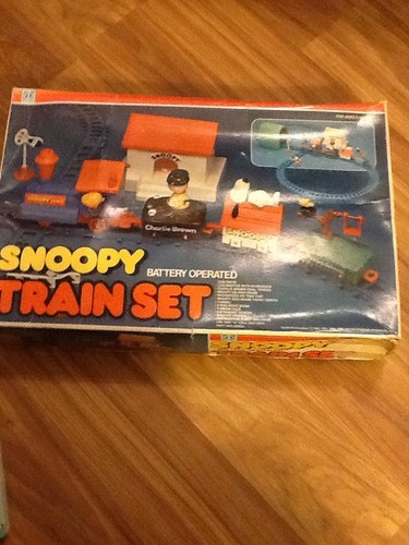 Hasbro Snoopy and Peanuts Characters Battery Operated Train Set