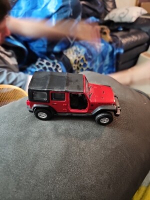 Burago (1/32) Jeep Wrangler Unlimited Rubicon- Missing Many Pieces