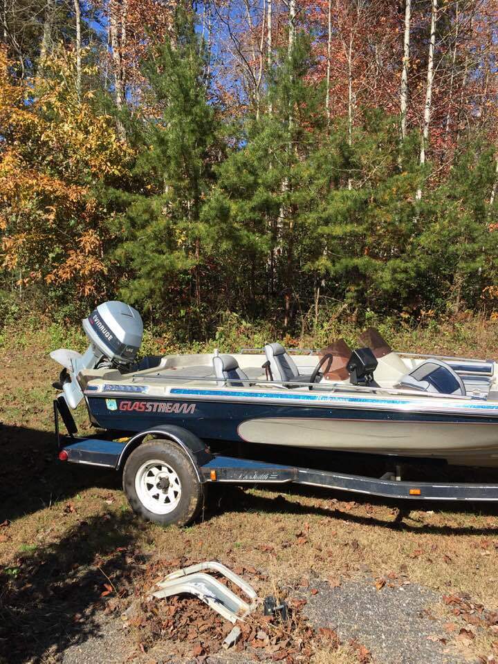 1986 Phantom Bass Boat