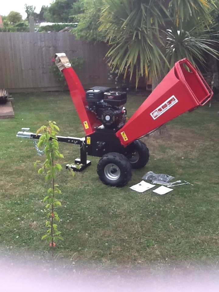 BRAND NEW PROFESSIONAL PRO WOOD CHIPPER 15 HP in Lowestoft, Suffolk