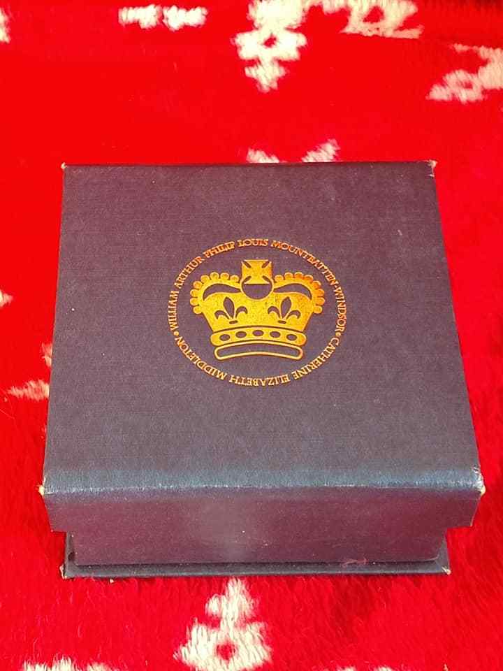 Beautiful Commemorative William and Catherine Wedding Paperweight by Royal Crest