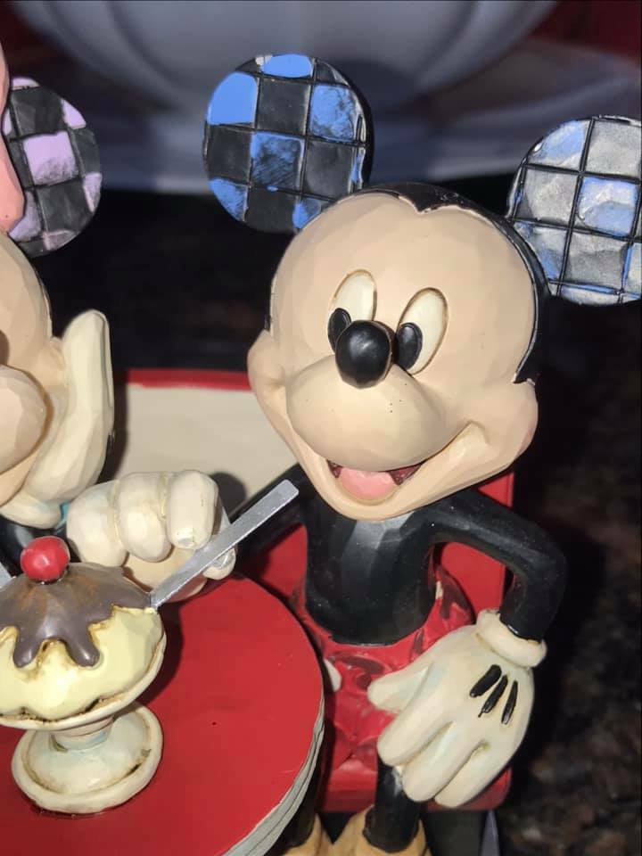 Enesco: Disney Traditions Mickey and Minnie Mouse at Soda Shop Love Comes  in Many Flavors by Jim Shore - collectorzown