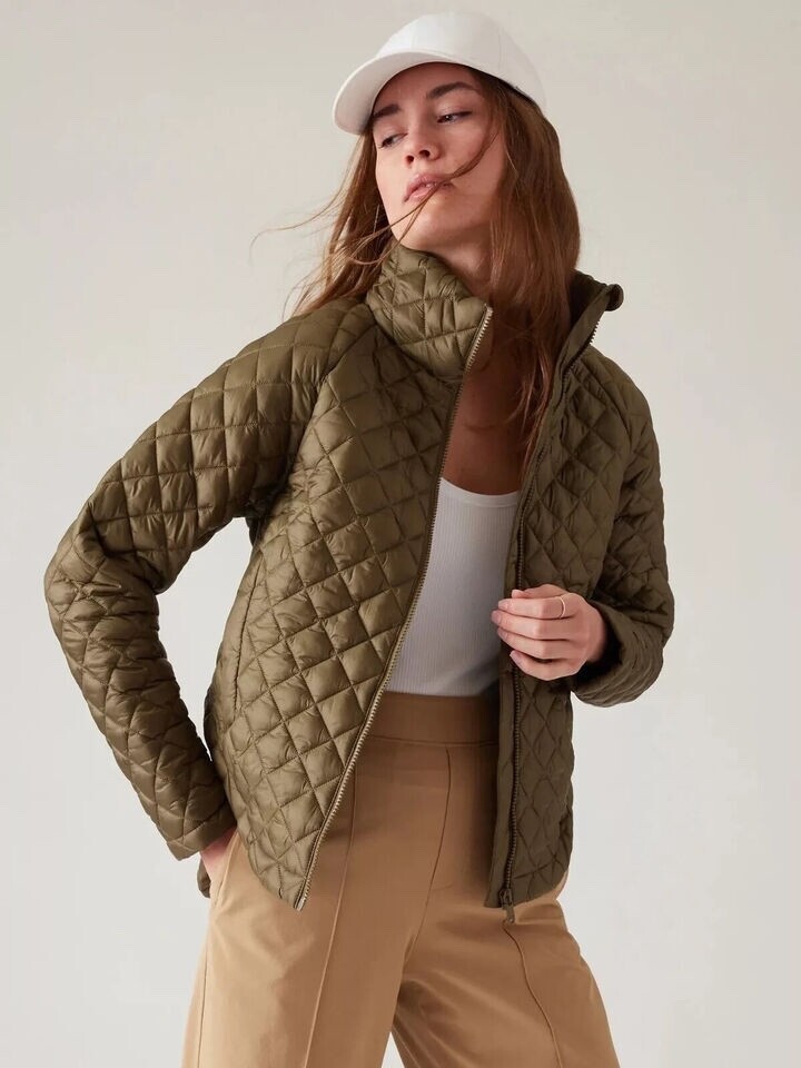 Пуховик ATHLETA Whisper без перьев Plus 1X | Acacia Olive #599474 НОВЫЙ