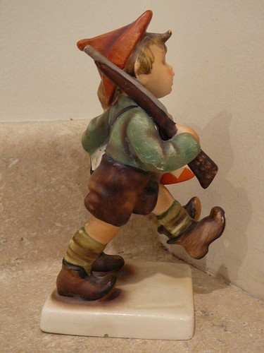 VINTAGE HUMMEL FIGURINE STATUE #50 VOLUNTEERS FULL BEE MARK TMK-2