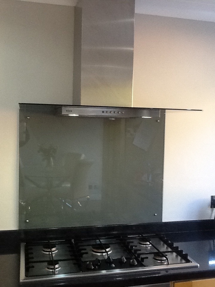 900mm Cooker Hoods GLASS & STEEL Including GLASS SPLASHBACK in