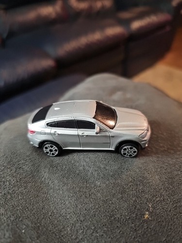 Maisto 1/42 BMW M6ミニカー Maisto 1/42 BMW M6ミニカー