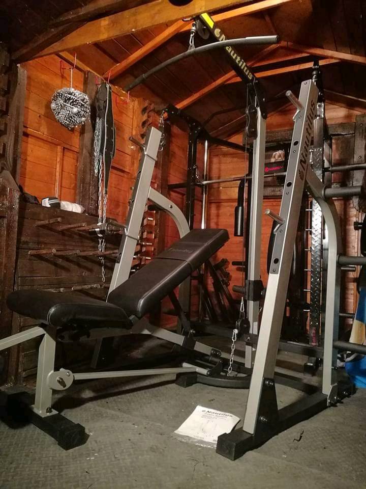 Nautilus professional olympic squat rack with pulley bench in