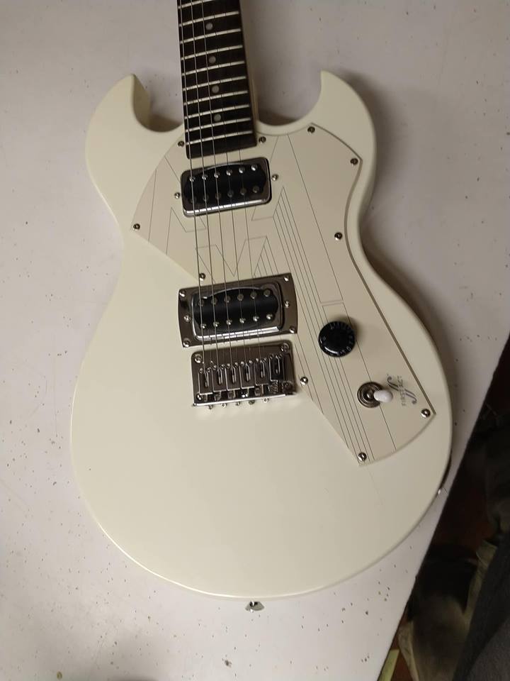 FIRST ACT MAROON 5 222 REPLICA ELCTRIC GUITAR