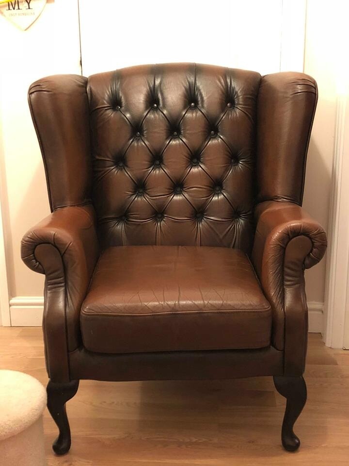 Lovely Brown Leather Chesterfield Queen Anne Wing Back Chair in