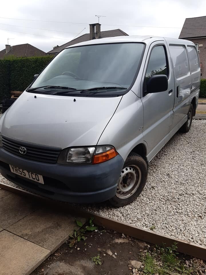 Toyota hiace 2005