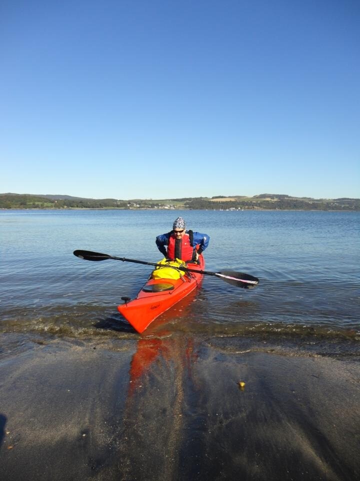 VGC North Shore Sea kayak plus excellent paddle (carbon fibre) in
