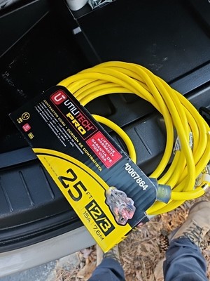 Brand NEW  Utilitech Pro 25ft  12/3 15-Amp Yellow Outdoor Extension Cord  Light
