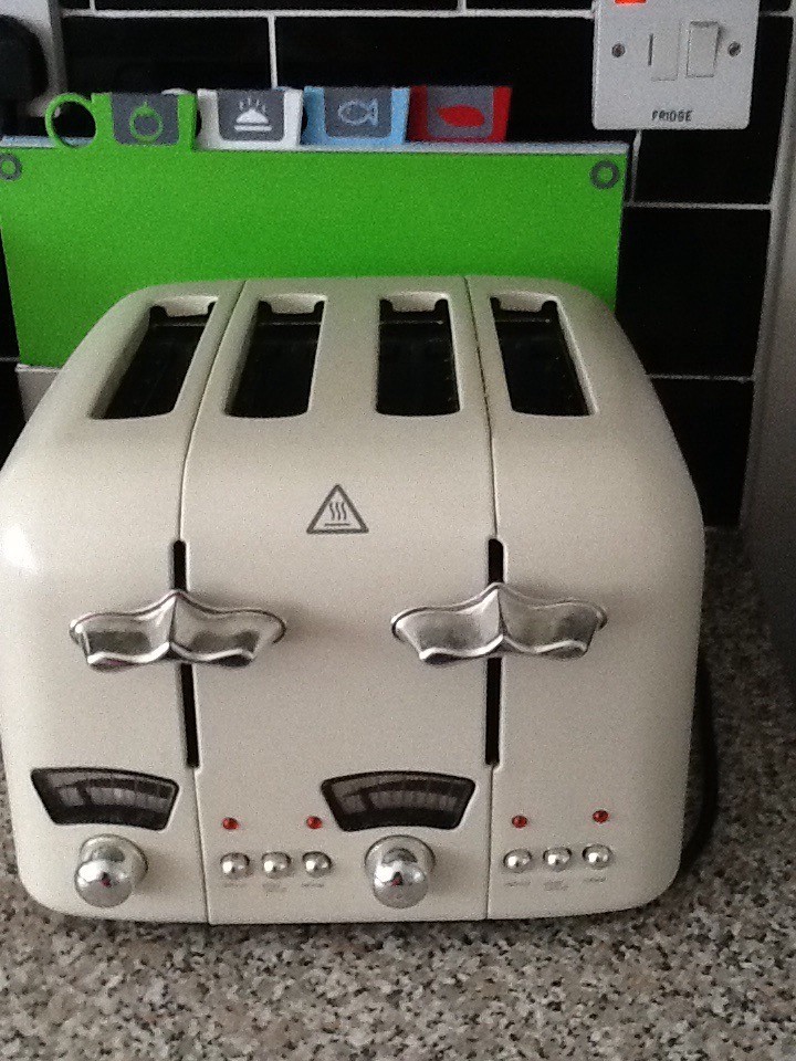 Delonghi cream toaster in Newcastle, Tyne and Wear Gumtree