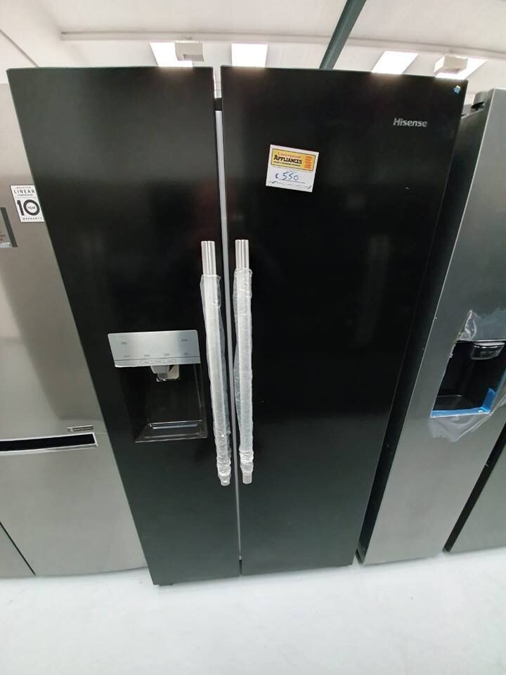 Hisense American Fridge Freezer *ExDisplay* (12 Month Warranty in Kensington, Merseyside