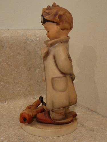 VINTAGE HUMMEL FIGURINE STATUE #127 DOCTOR FULL BEE MARK TMK-2