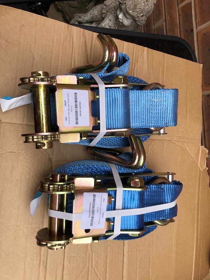 RATCHET STRAP WITH HOOKS 10M X 76MM X 4 TONNE NEW SCREWFIX in