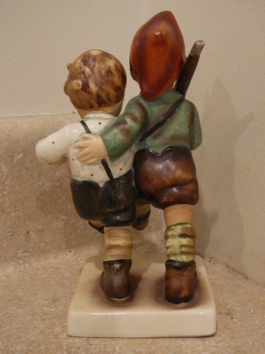 VINTAGE HUMMEL FIGURINE STATUE #50 VOLUNTEERS FULL BEE MARK TMK-2