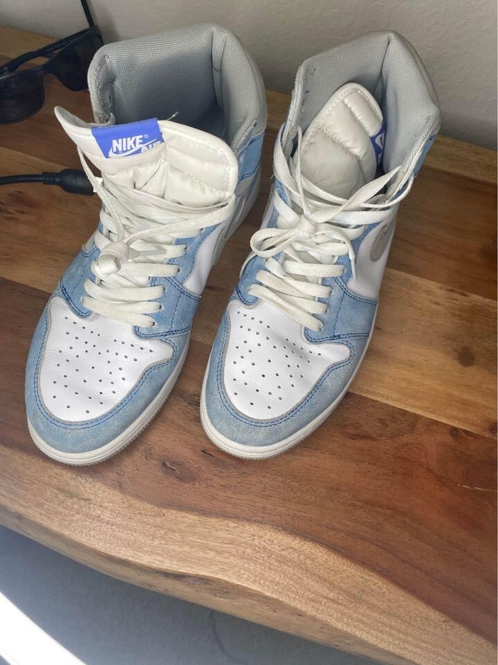 Size 10.5 - Jordan 1 Retro OG High Hyper Royal 194956640967