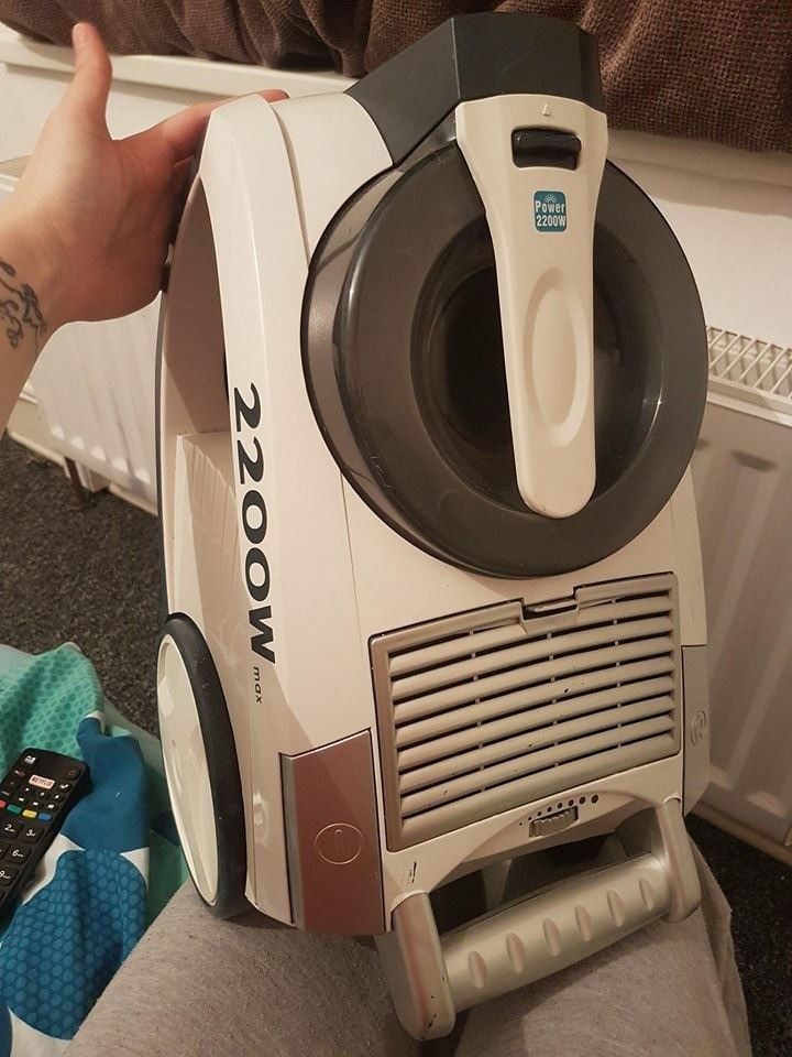 Used Vacuum Cleaner / Hoover 2200w (White) in Barnsley, South