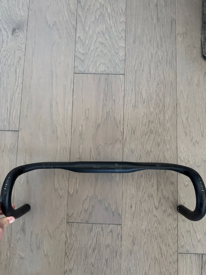 Bontrager Elite Aero VR-CF Road Handlebar 31.8 Dia 44cm