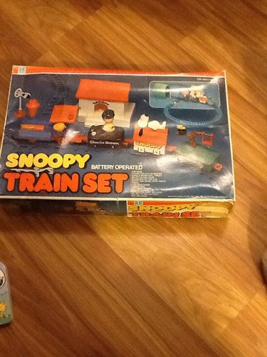 Hasbro Snoopy and Peanuts Characters Battery Operated Train Set