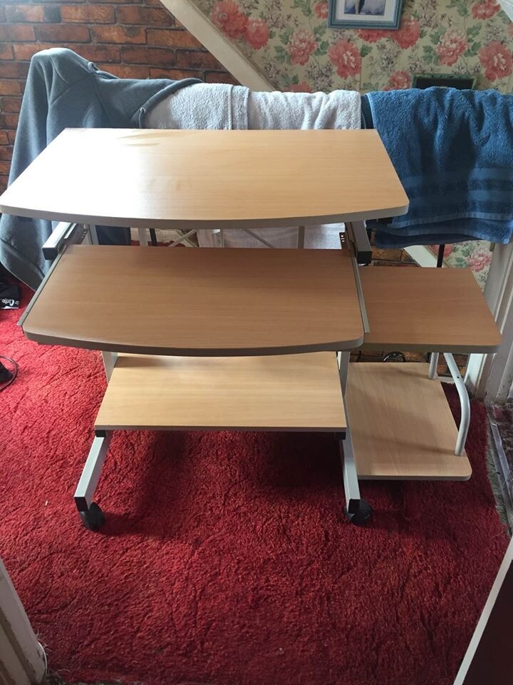 Desk pick up only in Benfleet, Essex Gumtree