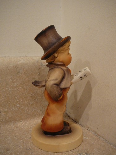 VINTAGE HUMMEL FIGURINE STATUE #131 STREET SINGER FULL BEE MARK TMK-2