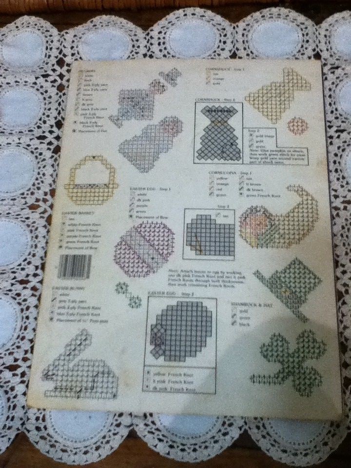 HOLIDAY MAGNETS Vintage Plastic Canvas Pattern Book Santa Christmas Nancy Dorman