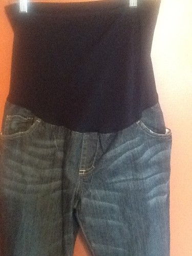 Womens Liz Lange Maternity Jean Capri. Size 8