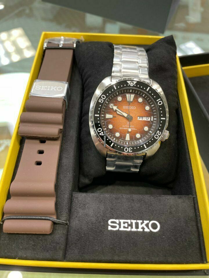 Pre-owned Seiko Srph55 Prospex Turtle Divers 200 M With Extra Brown Band