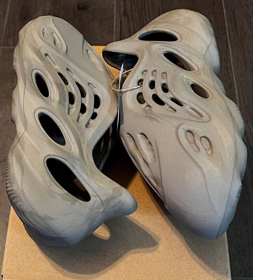 adidas Yeezy Foam RNNR Stone Sage - Size 9 | SHIPS FAST