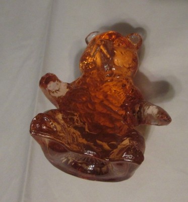 VINTAGE AMBER GLASS BEAR PAPERWEIGHT HAS THE LETTER M ON BACK 4 IN BY 2 1/2 IN +