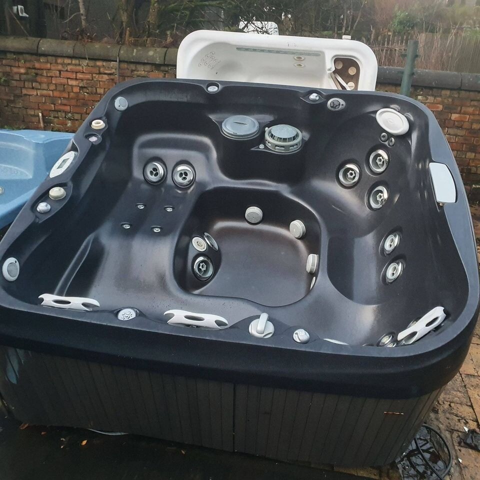 Jacuzzi J465 Hot Tub Spa 13k RRP Triple Pump Lounger RGB LED