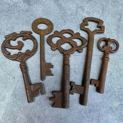 19th-Century Cast Iron Assorted Keys With Antique Finish (Lot of 50)