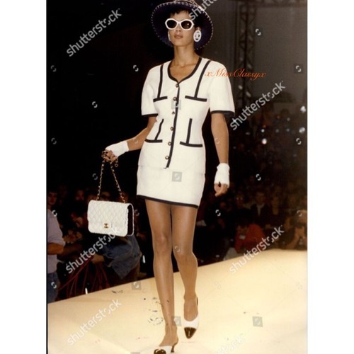 ✨Vintage CHANEL Spring 1990 Runway CC Logo Button Jacket ✨Vintage CHANEL Spring 1990 Runway CC Logo Button Jacket